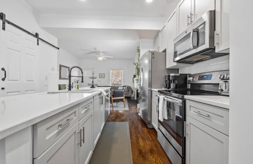 Edgewood House | Candler Park Hideaway Gem! BBQ and Parking