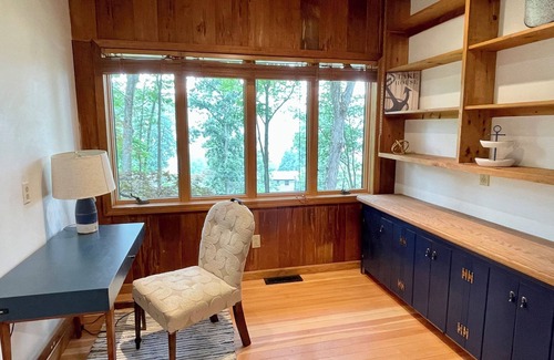 New Fairfield Cabin | Candlewood Isle Cabin ~Dog-Friendly ~Lake Access~ Beach, Tennis, Basketball