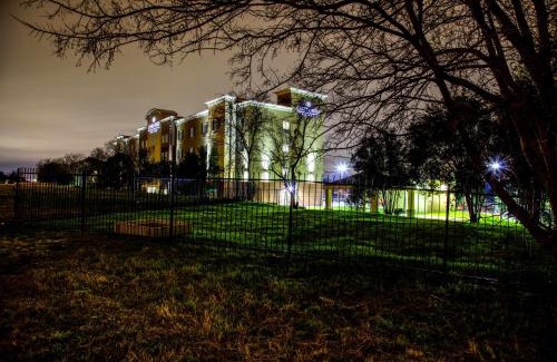 Walnut Creek Business Park Hotel | Candlewood Suites - Austin North by IHG