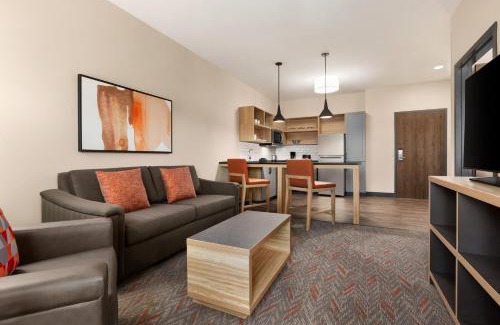 Oakdale Hotel | Candlewood Suites Coralville - Iowa City by IHG