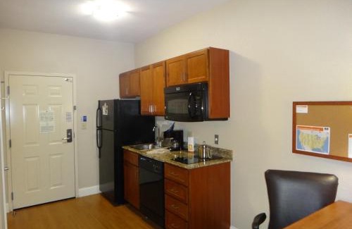 Decatur Hotel | Candlewood Suites Decatur Medical Center by IHG