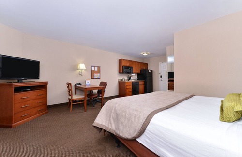 Big Flats Airport Hotel | Candlewood Suites Elmira Horseheads by IHG