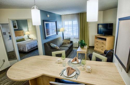 Fargo Hotel | Candlewood Suites Fargo-North Dakota State University by IHG