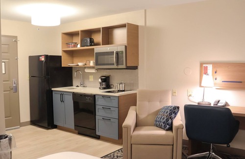 Orange Prairie Hotel | Candlewood Suites Grand Prairie by IHG
