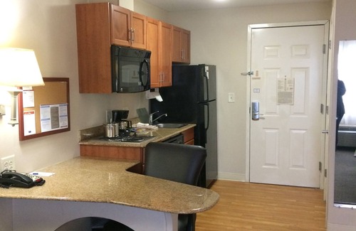 Jacksonville Hotel | Candlewood Suites Jacksonville by IHG