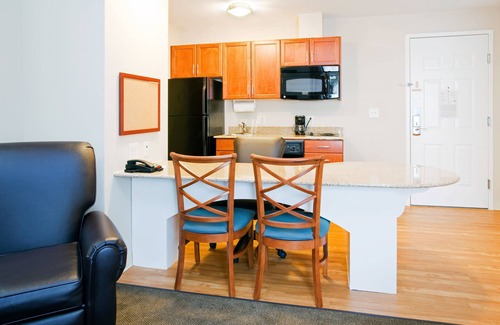 Jacksonville Hotel | Candlewood Suites Jacksonville by IHG