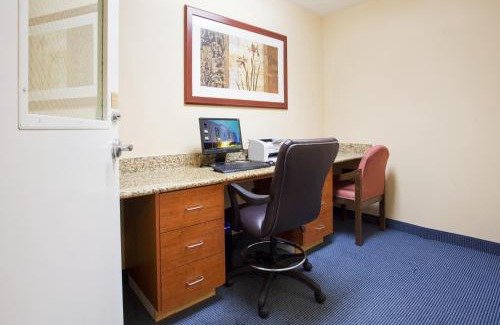 Jacksonville Hotel | Candlewood Suites Jacksonville by IHG