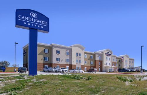 Kenedy Hotel | Candlewood Suites Kenedy by IHG