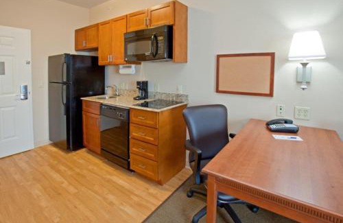 League City Hotel | Candlewood Suites League City by IHG