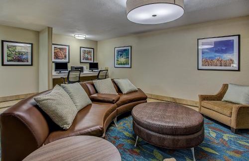 Watterson Park Hotel | Candlewood Suites Louisville Airport by IHG