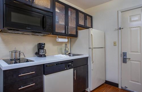 Watterson Park Hotel | Candlewood Suites Louisville Airport by IHG