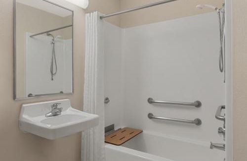 Crabtree Hotel | Candlewood Suites Raleigh Crabtree by IHG