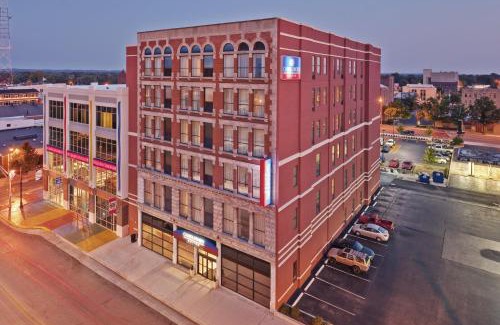 Downtown Hotel | Candlewood Suites Terre Haute by IHG
