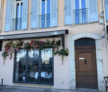 Le Suquet Apartment | Cannes Old Port, enjoy SEAFRONT & SEAVIEWS