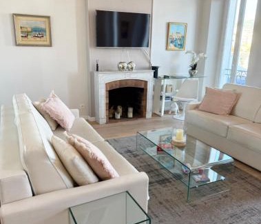Le Suquet Apartment | Cannes Old Port, enjoy SEAFRONT & SEAVIEWS