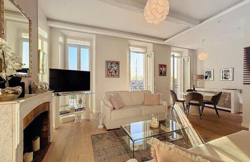 Le Suquet Apartment | Cannes Old Port, Luminous SEAFRONT & SEAVIEW