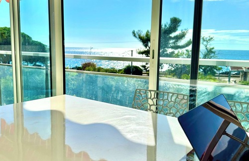 Cannes La Bocca Apartment | Cannes - Sea front apartment, beach front, pool, garden, internet, aircon