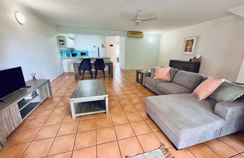 Cannonvale Apartment | Cannonvale Ground Floor Apartment - 2 bed - Sleeps 4 - Swimming Pool