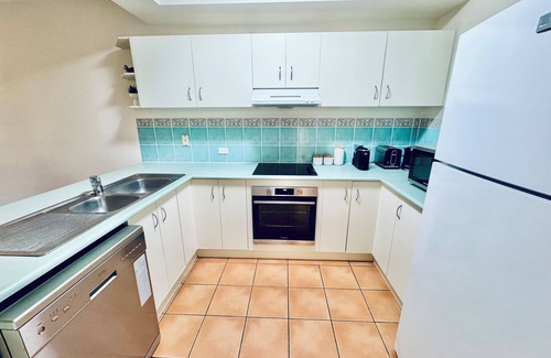 Cannonvale Apartment | Cannonvale Ground Floor Apartment - 2 bed - Sleeps 4 - Swimming Pool