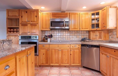 LaBelle Cottage | Canoe Cove Lake House