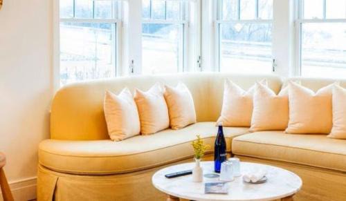 Hampton Bays Hotel | Canoe Place Inn & Cottages