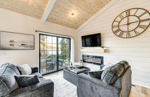 East Troy House | Canoes and Dock Waterfront Retreat on Lake Beulah!