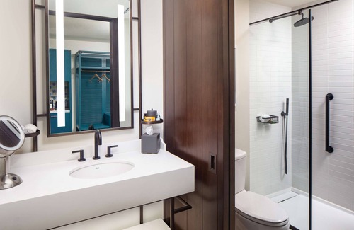 SouthPark Hotel | Canopy by Hilton Charlotte Southpark