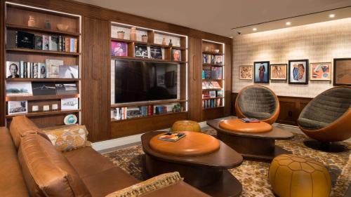 Connecticut Ave - K Street Hotel | Canopy by Hilton Washington DC Embassy Row