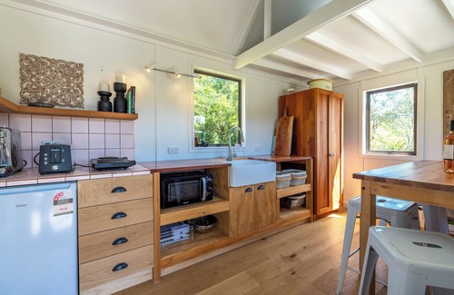 Onetangi Apartment | Canopy Retreat - A stylish yurt near Onetangi Beach with fabulous vineyard views