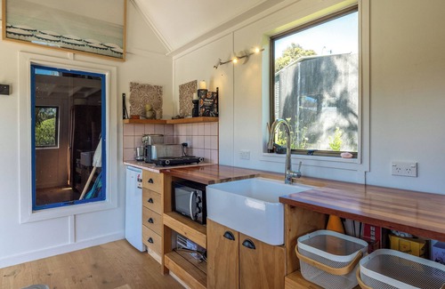 Onetangi Apartment | Canopy Retreat - A stylish yurt near Onetangi Beach with fabulous vineyard views