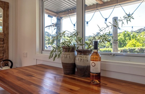 Onetangi Apartment | Canopy Retreat - A stylish yurt near Onetangi Beach with fabulous vineyard views