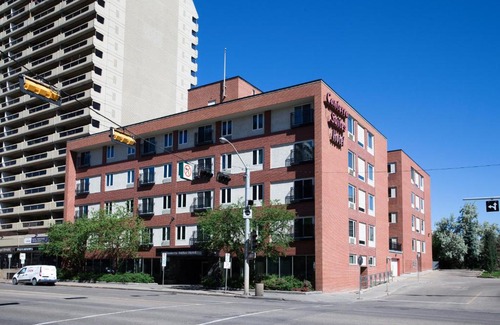 North Central Edmonton Hotel | Canterra Suites Hotel