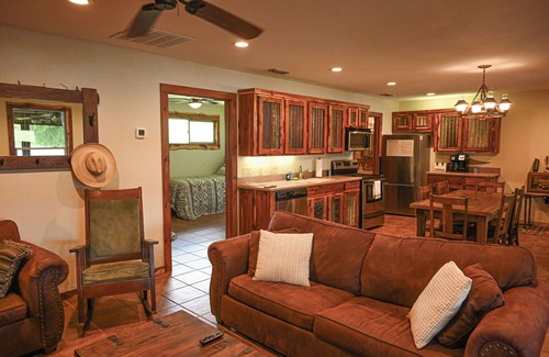 Edom House | Cantina Lake House - Arcridgeranchresort.com