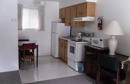 Boston Bar Hotel | Canyon Alpine Motel