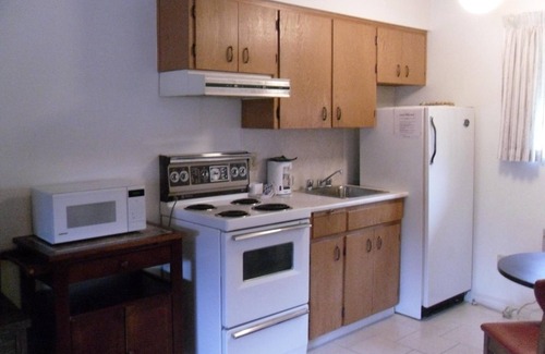 Boston Bar Hotel | Canyon Alpine Motel