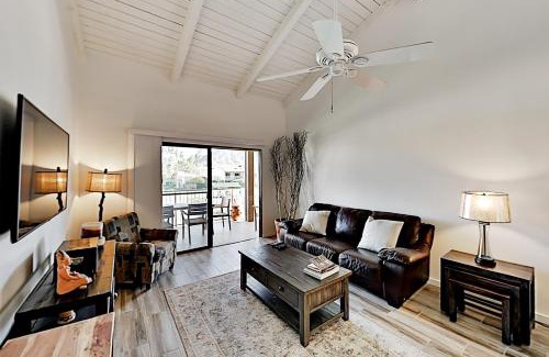 Canyon Corridor Apartment | Canyon Country Club Unit 58