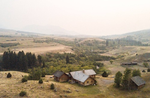 Emigrant House | Canyon Creek Ranch - Wonderful home located in the Tom Miner Basin!