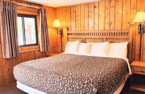 Hot Sulphur Springs Hotel | Canyon Motel near Rocky Mountain National Park