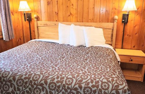 Hot Sulphur Springs Hotel | Canyon Motel near Rocky Mountain National Park