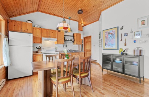 Smiths Corner House | Canyon Point Cozy Cottage -Hot tub-Lakefront