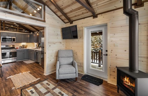 Big Timber Cabin | Canyon Vista - Cozy New Cabin on Big Timber Creek Near Crazy Mountains!