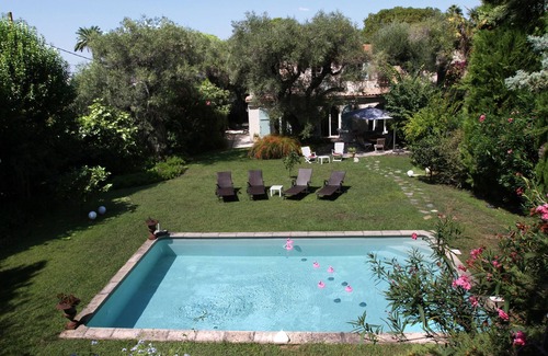 Cap-d'Antibes Villa | CAP D'ANTIBES - VILLA POOL NEAR THE SEA - 6 PEOPLE