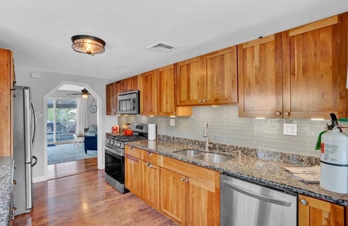 North Cape May House | Cape Escape with a Pool! Bookings available for 2026 now!