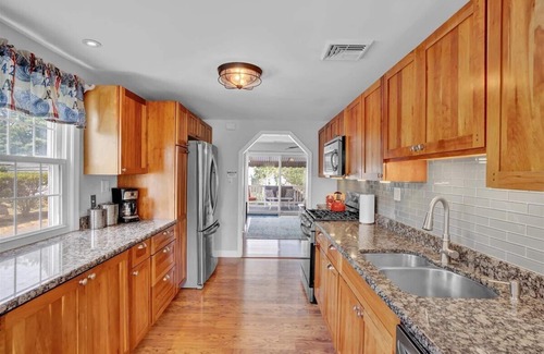 North Cape May House | Cape Escape with a Pool! Bookings available for 2026 now!