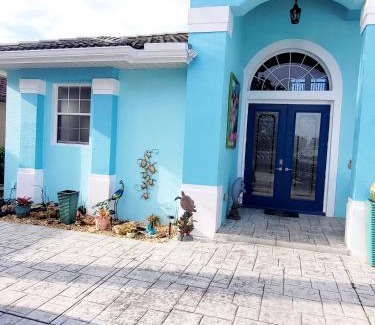 Pelican House | Cape Paradise B & B - Your Luxury Tropical Retreat