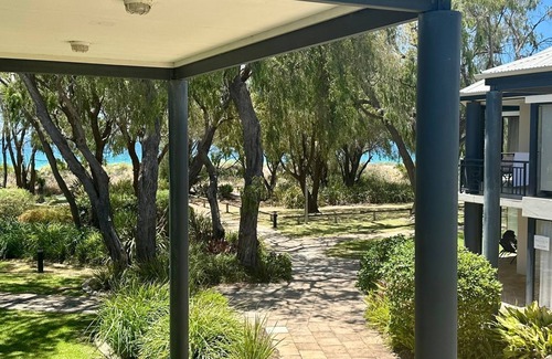 City Of Busselton House | Cape View Beach Resort - Endless Summer