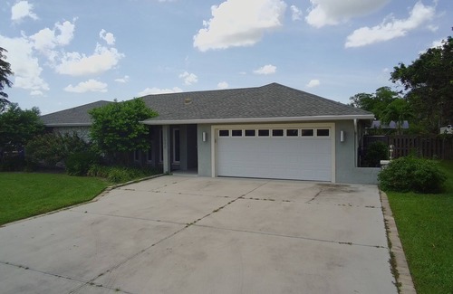 Fort Myers House | Cape Way Florida - North Fort Myers River access Pool home across downtown Ft.M.