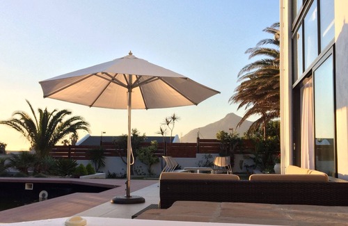 Capri Villa | Cape white villa - Family & Friends suite