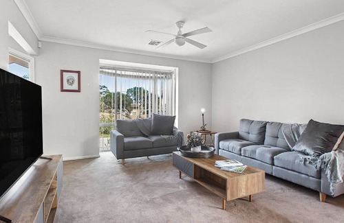 Capel Sound House | Capel Grand Villa - Pet-Friendly Beach Escape