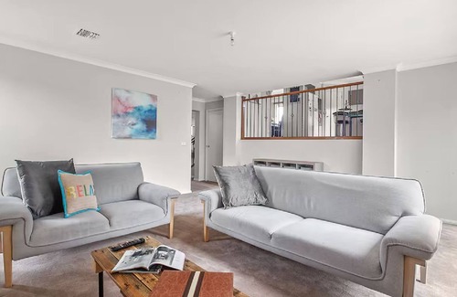 Capel Sound House | Capel Grand Villa - Pet-Friendly Beach Escape